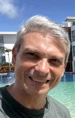 Julian  Manzur